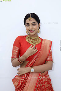 Krithika Latest HD Stills, Photo Gallery