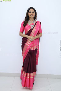 Priyanka Chowdary stills in Designer Saree, HD Gallery