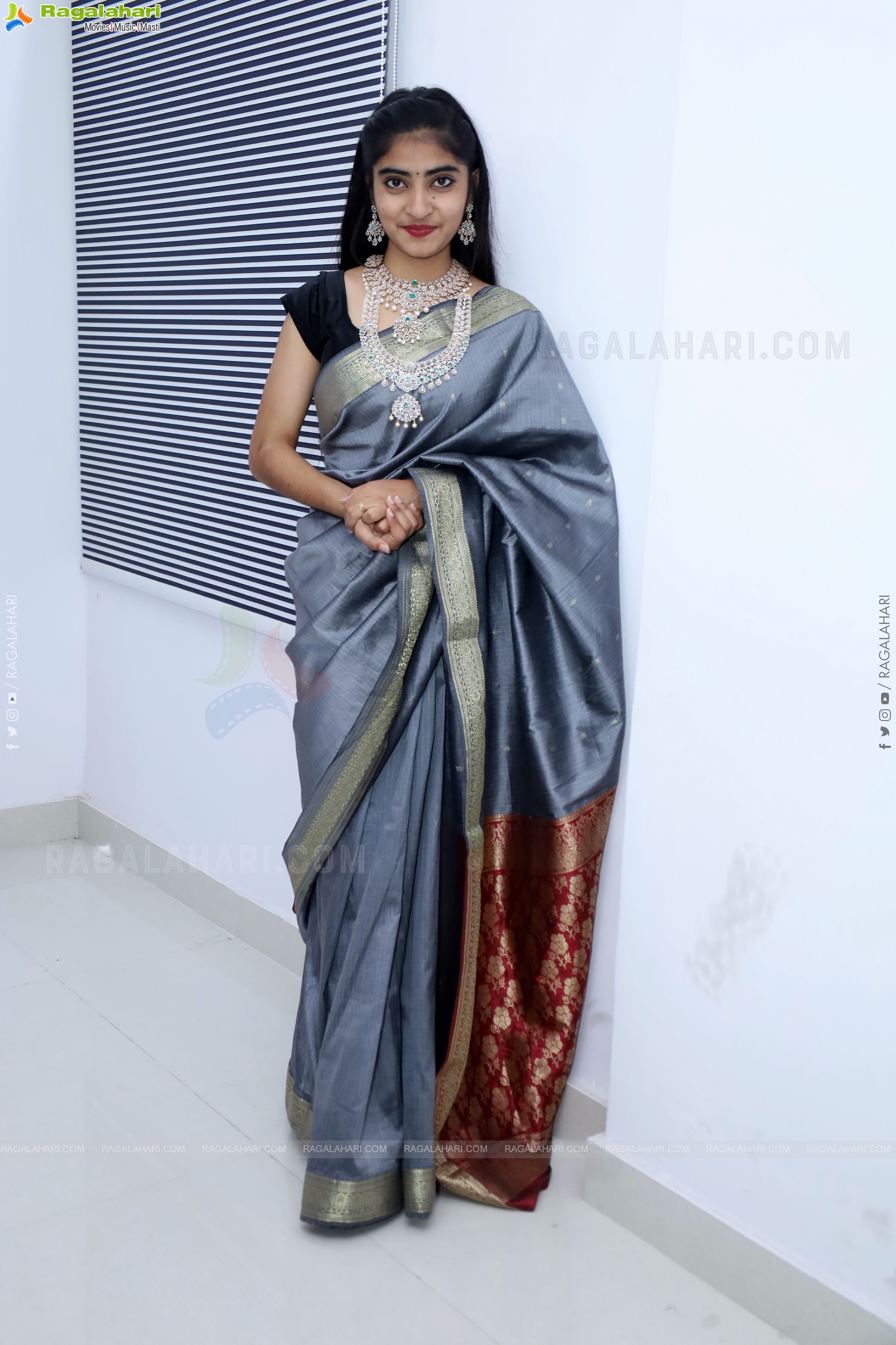 Vandana Chauhan Glam Stills in Saree, HD Gallery