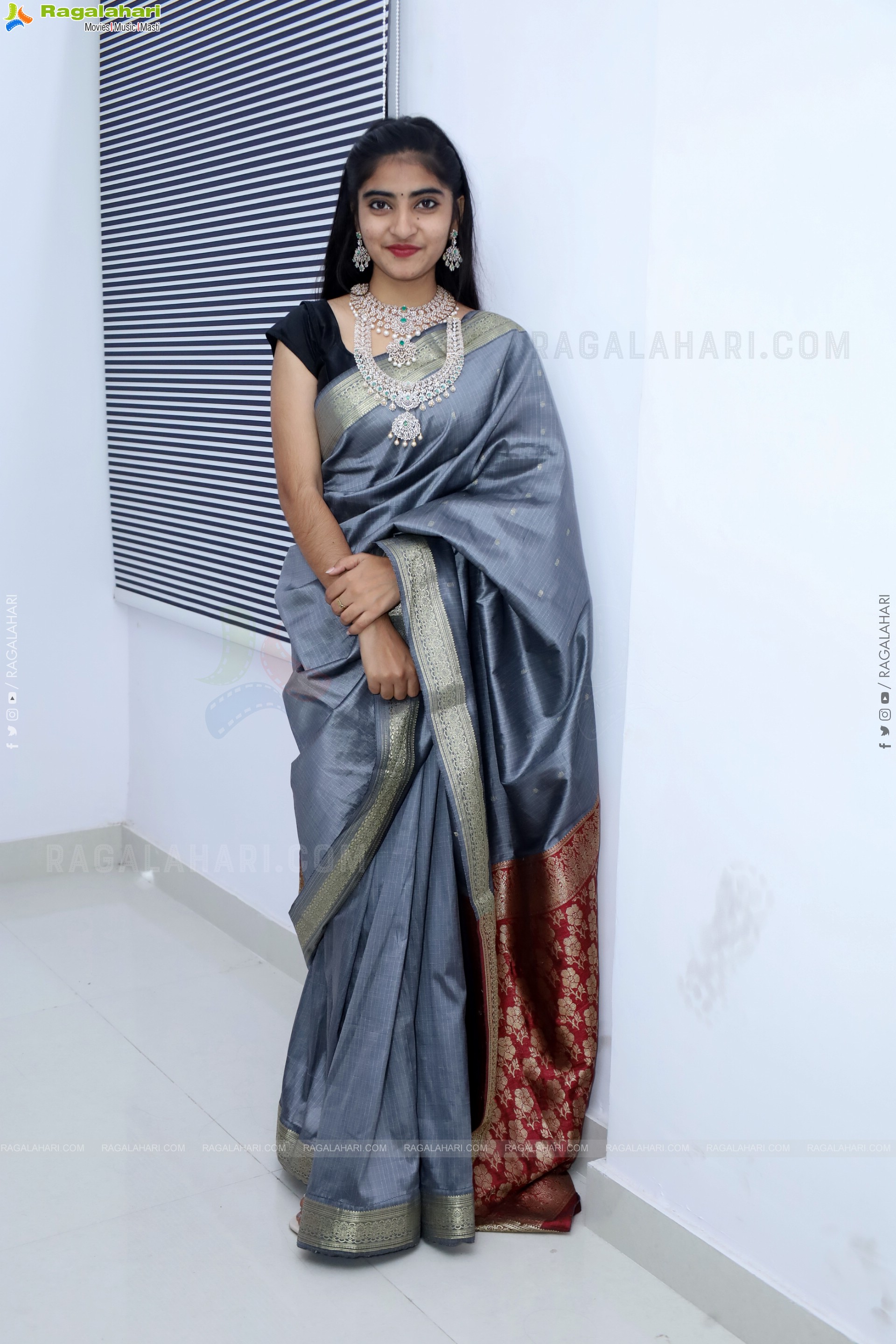 Vandana Chauhan Glam Stills in Saree, HD Gallery