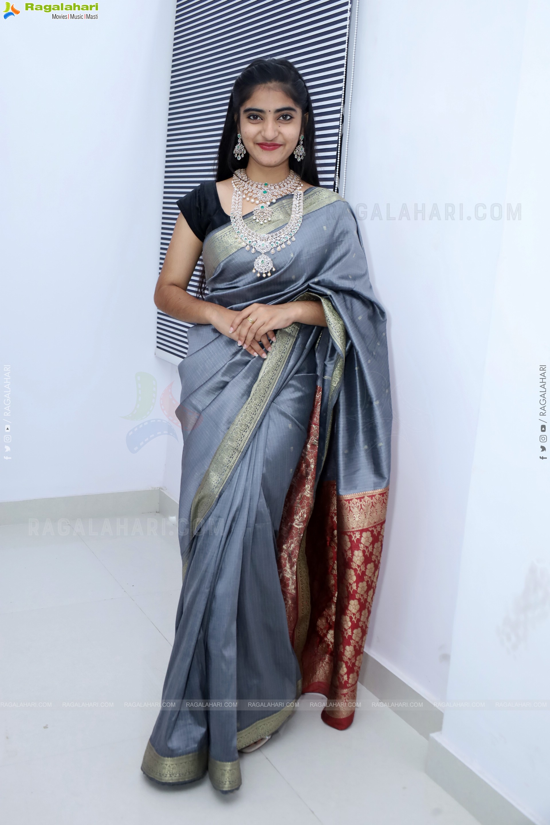 Vandana Chauhan Glam Stills in Saree, HD Gallery