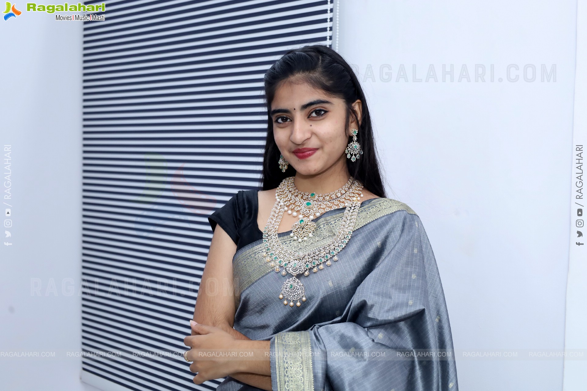 Vandana Chauhan Glam Stills in Saree, HD Gallery