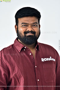 Director Venky Kudumula at Robinhood Interview, HD Gallery