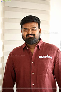 Director Venky Kudumula at Robinhood Interview, HD Gallery