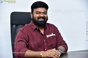 Director Venky Kudumula at Robinhood Interview, HD Gallery