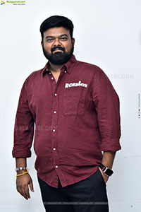 Director Venky Kudumula at Robinhood Interview, HD Gallery