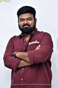 Director Venky Kudumula at Robinhood Interview, HD Gallery