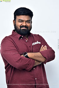 Director Venky Kudumula at Robinhood Interview, HD Gallery