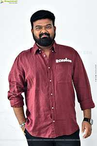 Director Venky Kudumula at Robinhood Interview, HD Gallery