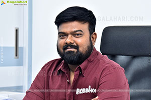 Director Venky Kudumula at Robinhood Interview, HD Gallery