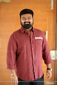 Director Venky Kudumula at Robinhood Interview, HD Gallery