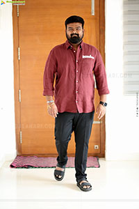 Director Venky Kudumula at Robinhood Interview, HD Gallery