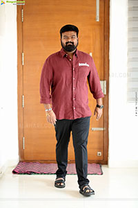 Director Venky Kudumula at Robinhood Interview, HD Gallery