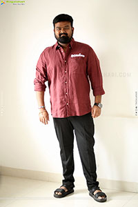 Director Venky Kudumula at Robinhood Interview, HD Gallery