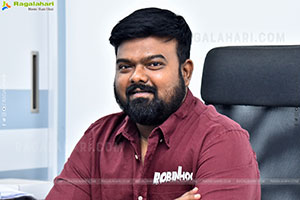 Director Venky Kudumula at Robinhood Interview, HD Gallery