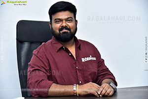 Director Venky Kudumula at Robinhood Interview, HD Gallery