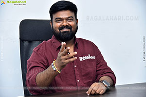 Director Venky Kudumula at Robinhood Interview, HD Gallery