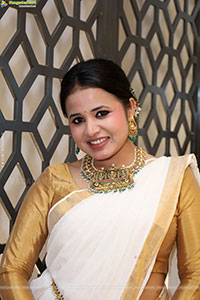 Aashi Poses with Traditional Jewellery, HD Gallery