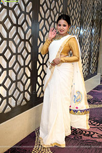 Aashi Poses with Traditional Jewellery, HD Gallery