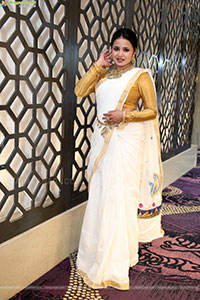 Aashi Poses with Traditional Jewellery, HD Gallery