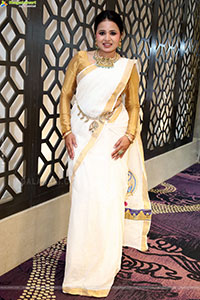 Aashi Poses with Traditional Jewellery, HD Gallery