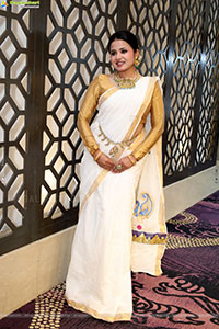 Aashi Poses with Traditional Jewellery, HD Gallery