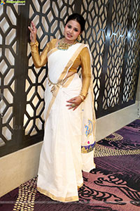 Aashi Poses with Traditional Jewellery, HD Gallery