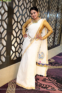 Aashi Poses with Traditional Jewellery, HD Gallery