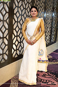 Aashi Poses with Traditional Jewellery, HD Gallery