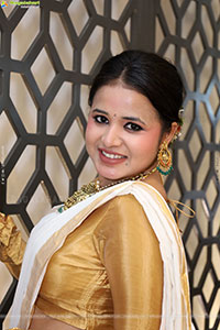 Aashi Poses with Traditional Jewellery, HD Gallery