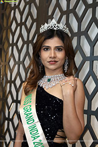 Apoorva Appu Poses with Designer Jewellery