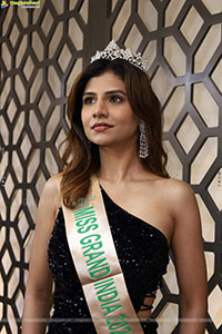 Apoorva Appu Poses with Designer Jewellery