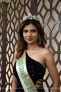 Apoorva Appu Poses with Designer Jewellery