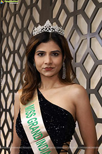 Apoorva Appu Poses with Designer Jewellery