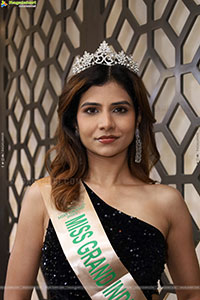 Apoorva Appu Poses with Designer Jewellery