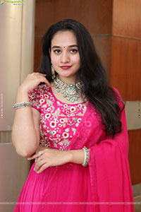 Bhuvaneshwari Poses with Designer Jewellery