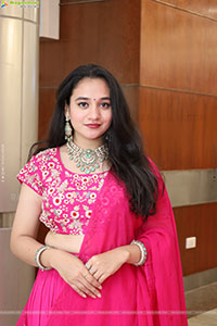 Bhuvaneshwari Poses with Designer Jewellery
