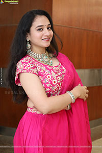 Bhuvaneshwari Poses with Designer Jewellery