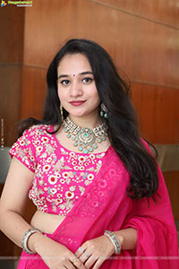 Bhuvaneshwari Poses with Designer Jewellery