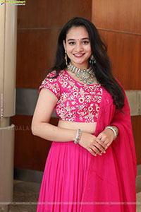 Bhuvaneshwari Poses with Designer Jewellery
