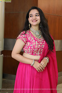 Bhuvaneshwari Poses with Designer Jewellery