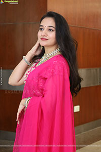 Bhuvaneshwari Poses with Designer Jewellery
