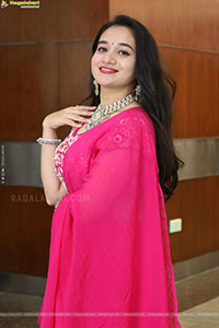 Bhuvaneshwari Poses with Designer Jewellery