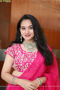 Bhuvaneshwari Poses with Designer Jewellery