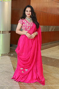 Bhuvaneshwari Poses with Designer Jewellery