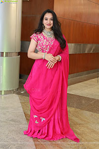 Bhuvaneshwari Poses with Designer Jewellery