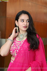 Bhuvaneshwari Poses with Designer Jewellery