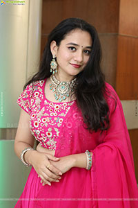 Bhuvaneshwari Poses with Designer Jewellery