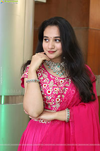Bhuvaneshwari Poses with Designer Jewellery