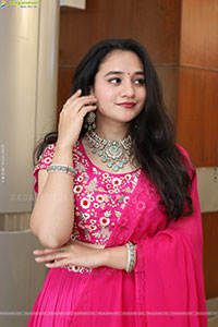 Bhuvaneshwari Poses with Designer Jewellery